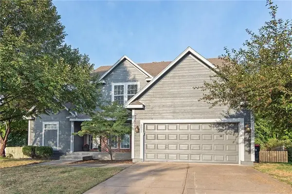 5002 Woodsonia Drive, Shawnee, KS 66226