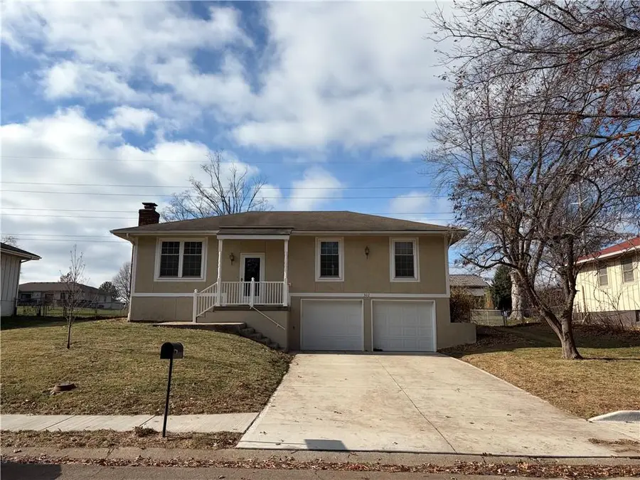 302 NW Shamrock Avenue, Lees Summit, MO 64081 - Image #2