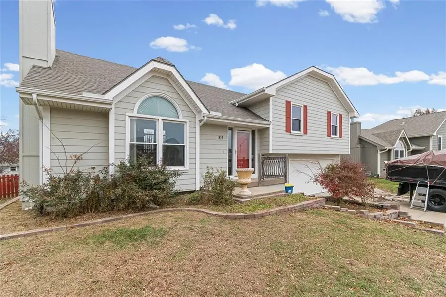 828 Black Oak Drive, Liberty, MO 64068 - Image #2