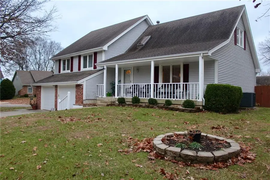 617 Birchwood Drive, Lees Summit, MO 64086 - Image #2