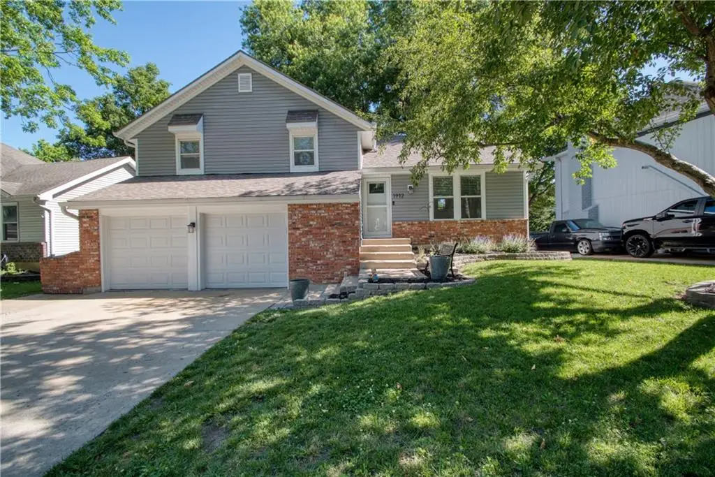 1912 E Mohawk Circle, Olathe, KS 66062 - Image #1