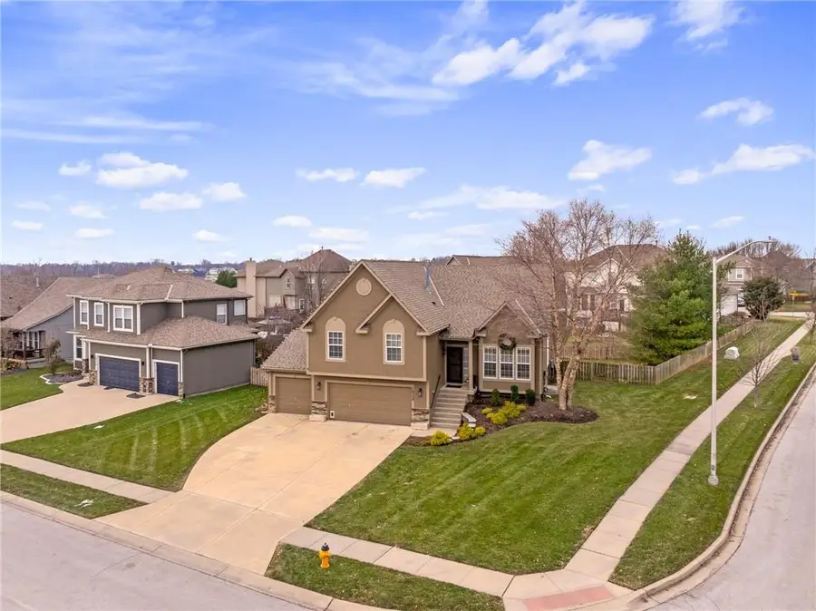 16524 S Lind Road, Olathe, KS 66062 - Image #2