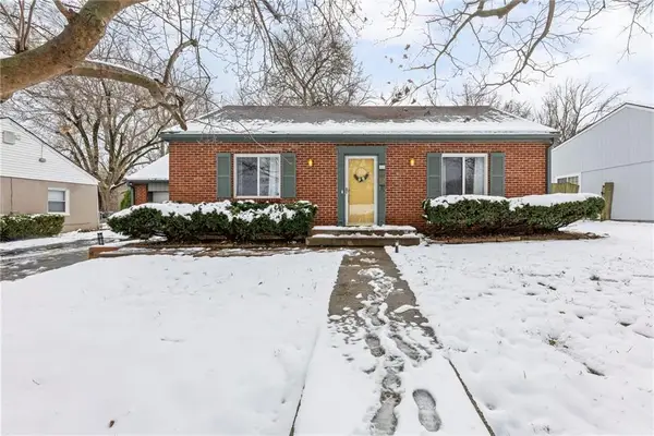 11 E Navajo Lane, Kansas City, MO 64114