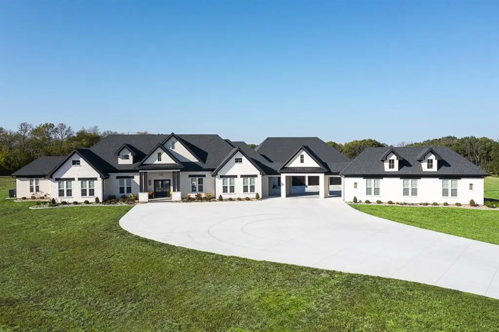 23054 Mclouth Road, Tonganoxie, KS 66086 - Image #1