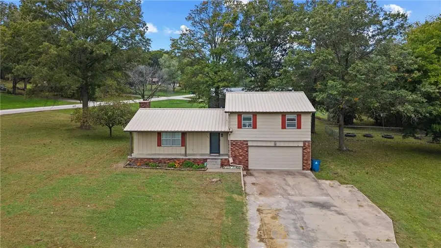 105 Fawnwood Drive, Coffeyville, KS 67337 - Image #3