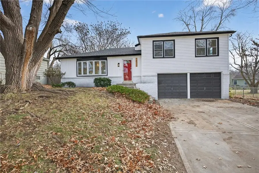 10223 Dearborn Drive, Overland Park, KS 66207 - Image #2