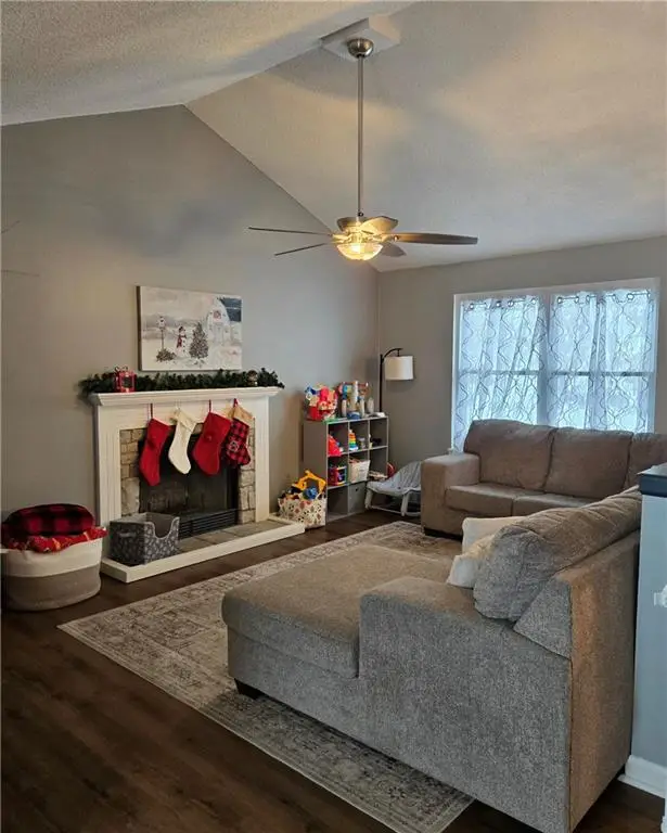 708 E Parma Way, Gardner, KS 66030 - Image #2