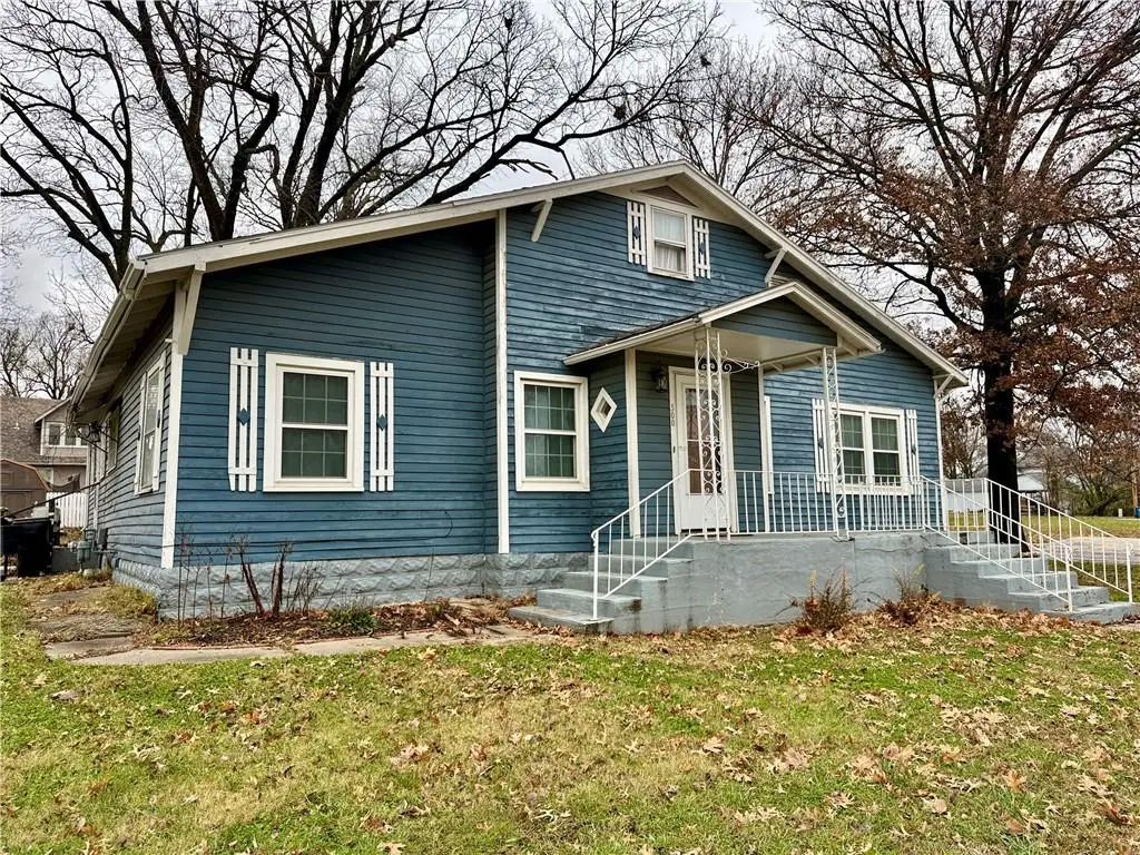 300 S 4th Street, Burlington, KS 66839 - Image #1