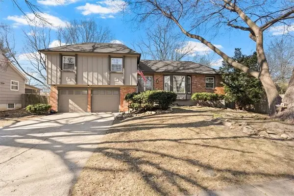 6724 Mackey Street, Overland Park, KS 66204