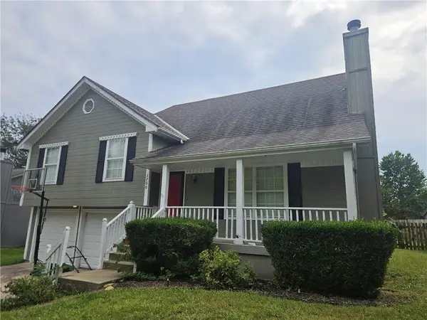 3700 N Hidden Pointe Drive, Blue Springs, MO 64015