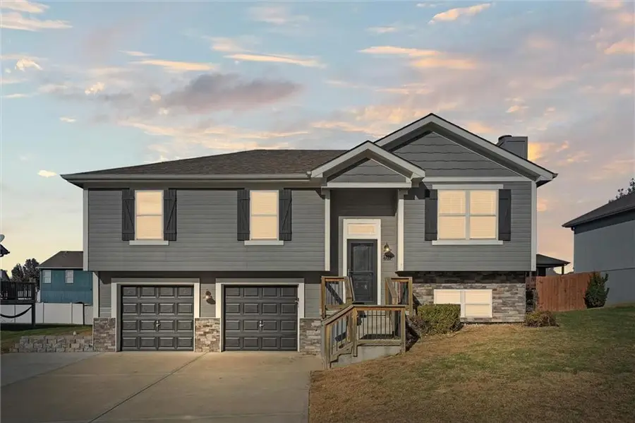 1006 Buttercup Street, Smithville, MO 64089 - Image #2