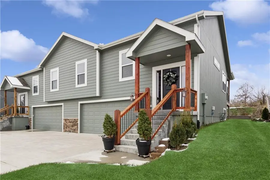 104 S Mc Gee Street, Tonganoxie, KS 66086 - Image #2