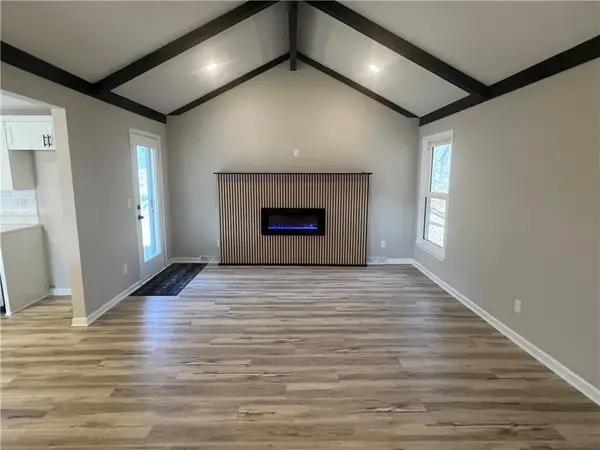 8702 N Linda Lane, Pleasant Valley, MO 64068