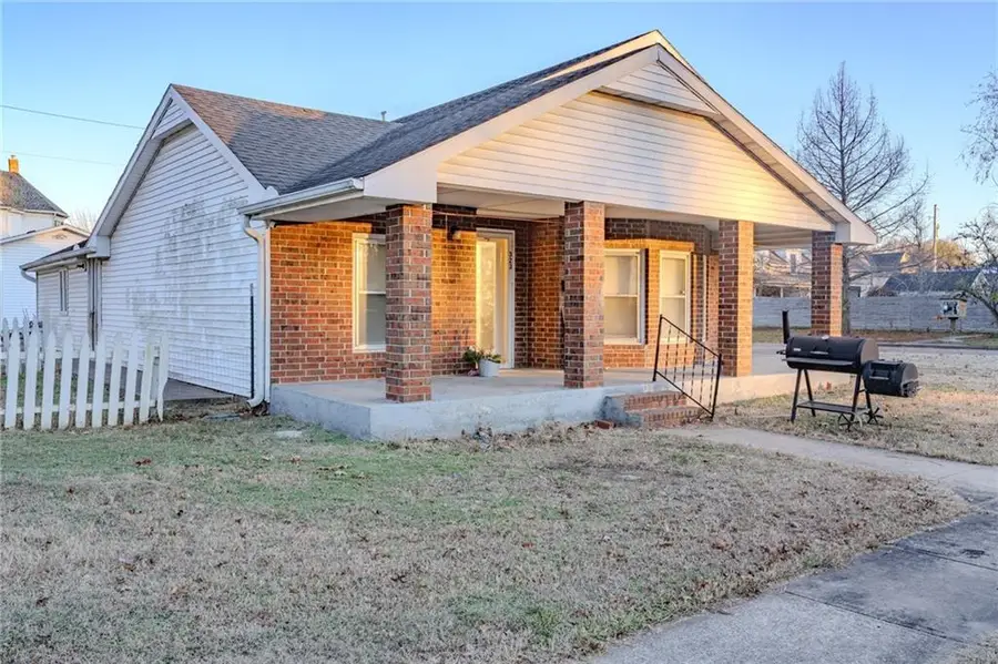 323 S Holbrook Street, Fort Scott, KS 66701 - Image #2
