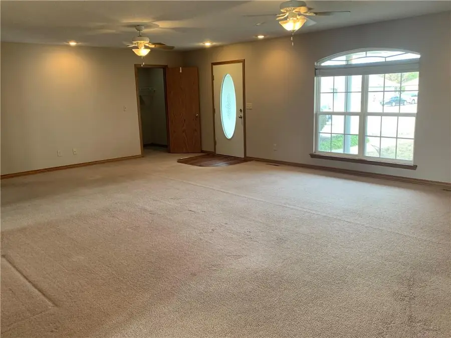 513 Brooklyn Court, Frontenac, KS 66763 - Image #2