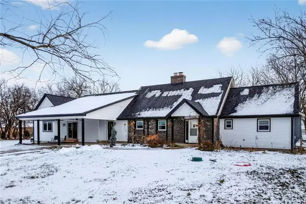 20915 S Moonlight Road, Gardner, KS 66030