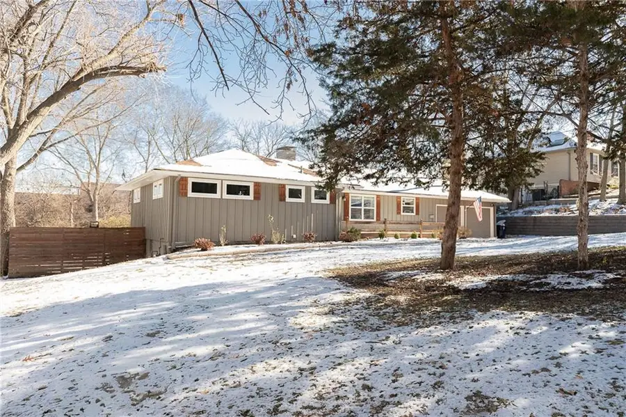 9325 Madison Avenue, Kansas City, MO 64114 - Image #3