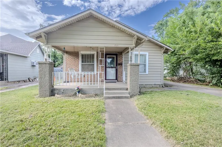 1104 W 4th Street, Coffeyville, KS 67337 - Image #2