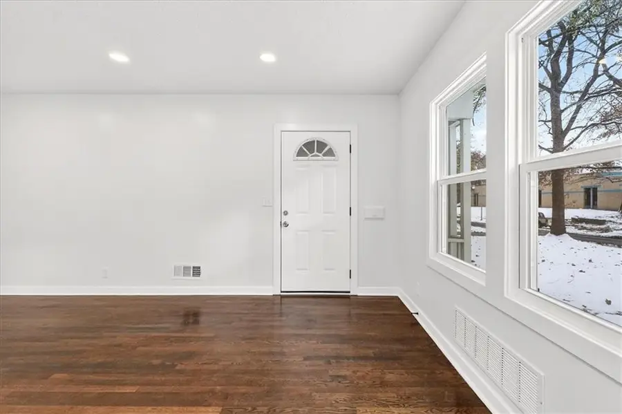 7520 Grand Avenue, Kansas City, MO 64114 - Image #3