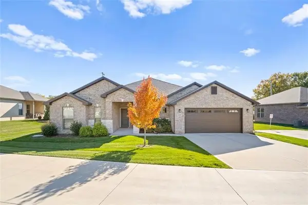 23939 W 82nd Court, Lenexa, KS 66227