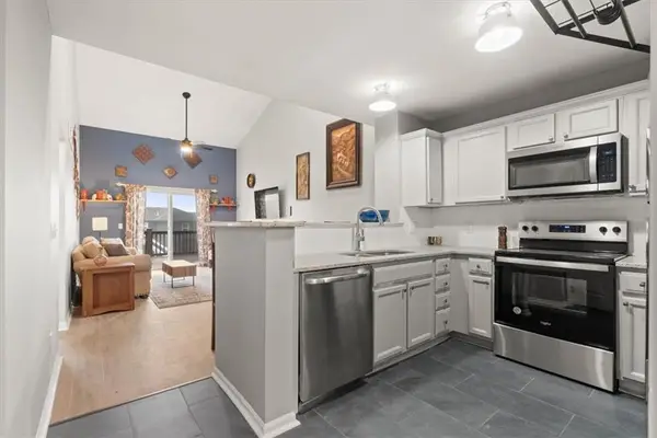 1232 SW Wysteria Drive, Lee's Summit, MO 64082