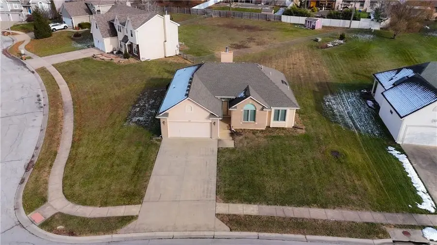 105 N Lakeshore Drive, Raymore, MO 64083 - Image #2