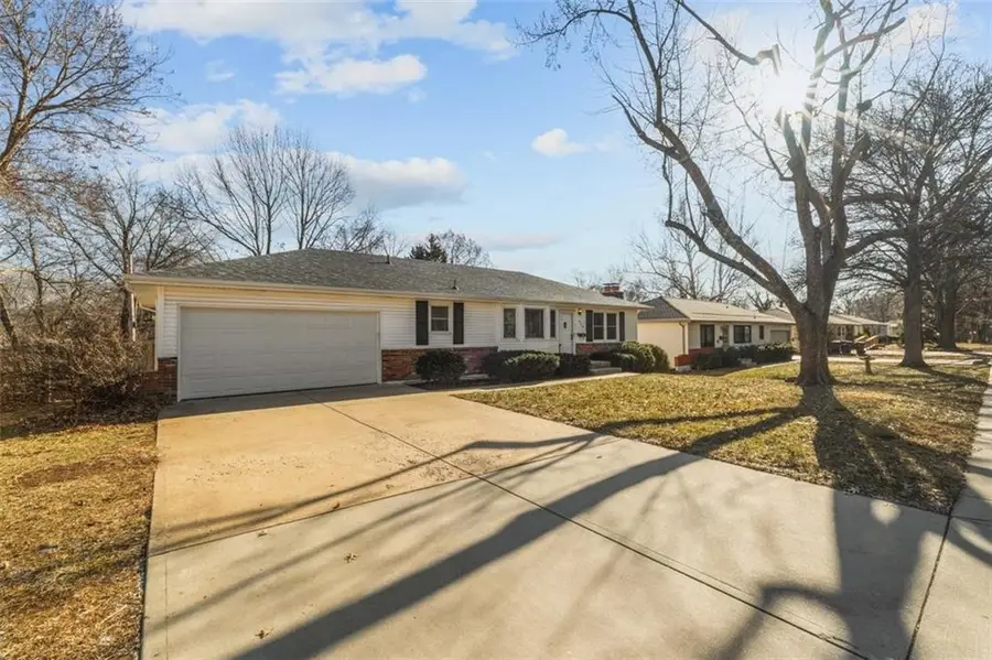 724 N Curtis Street, Olathe, KS 66061 - Image #2