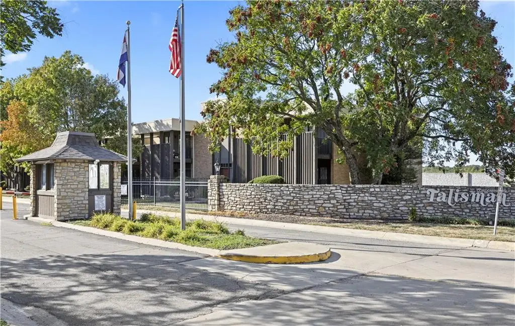 407 W 104th Street #A, Kansas City, MO 64114 - Image #1