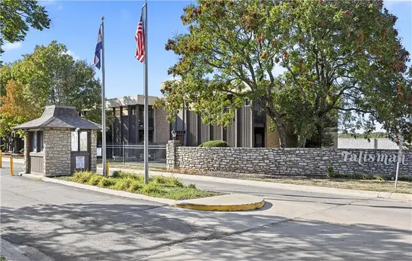 407 W 104th Street #A, Kansas City, MO 64114