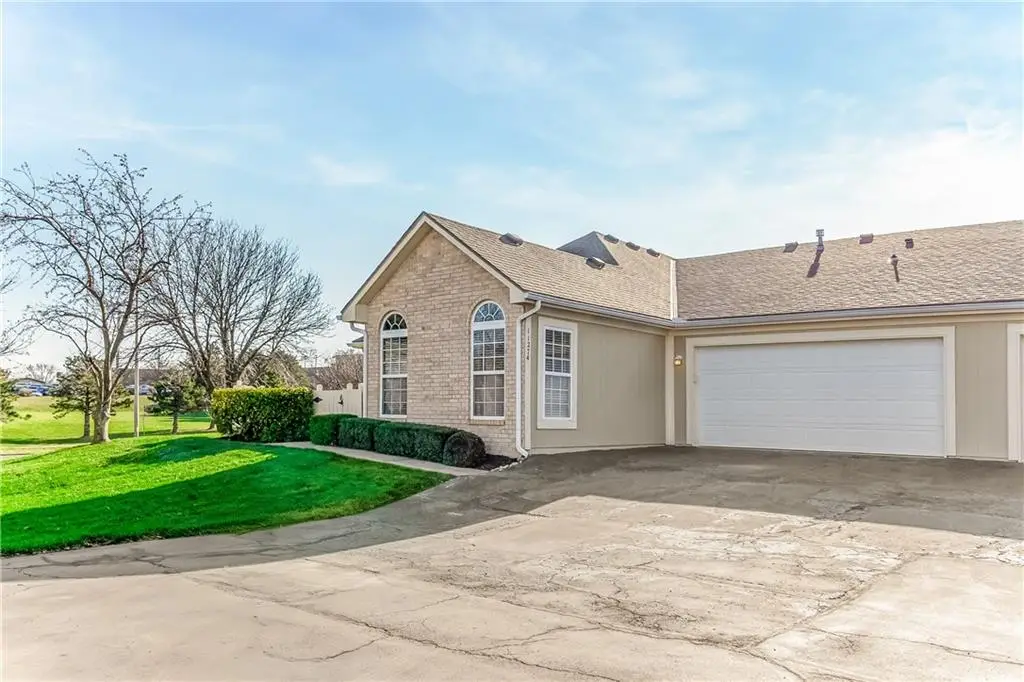 11274 S Pflumm Road, Olathe, KS 66215 - Image #1