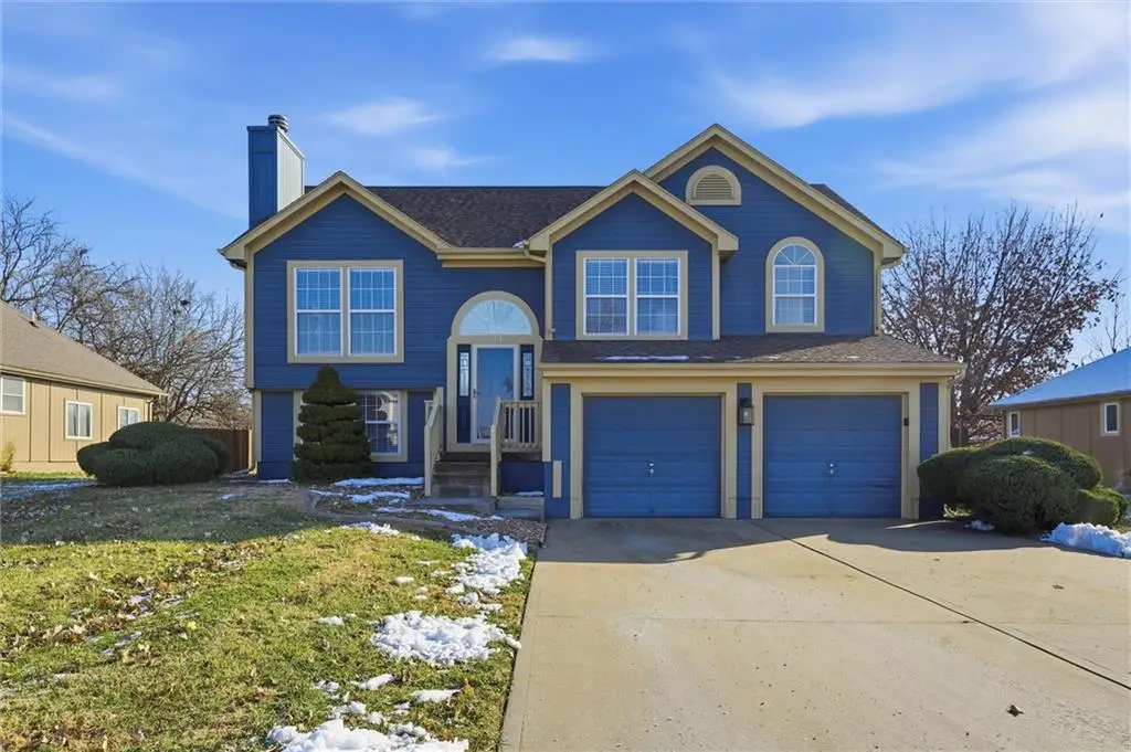 713 S Sunset Lane, Raymore, MO 64083 - Image #1