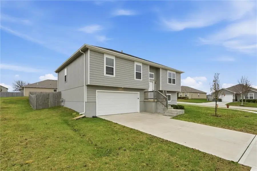 21295 W 218th Terrace, Spring Hill, KS 66083 - Image #2
