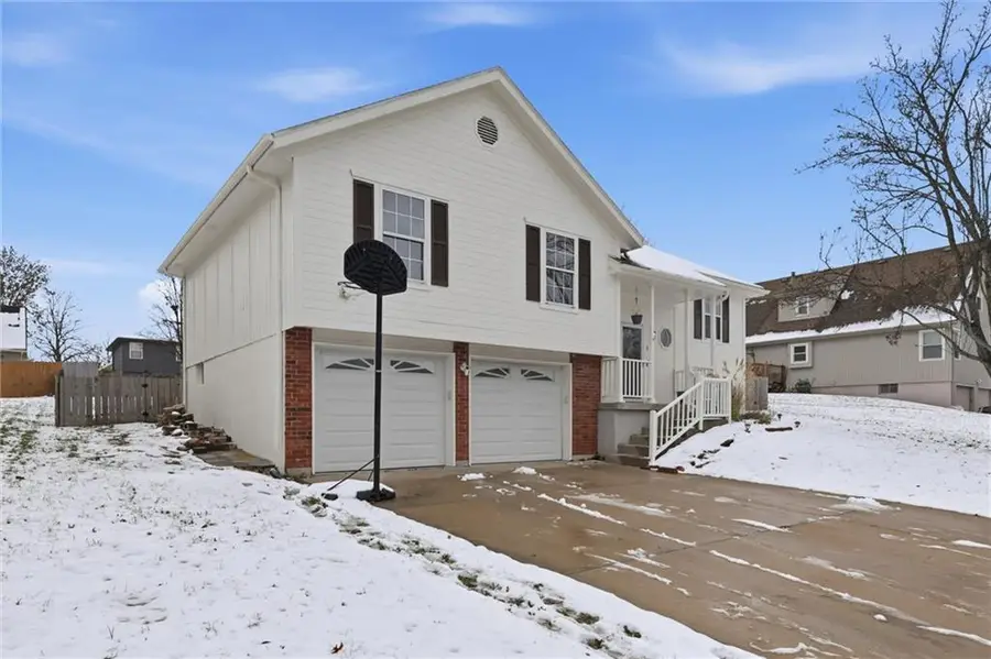 1144 Trail Ridge Drive, Blue Springs, MO 64015 - Image #2