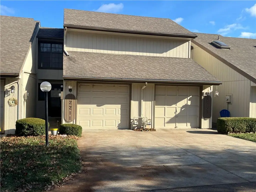 12211 Holmes Lane, Kansas City, MO 64146 - Image #1