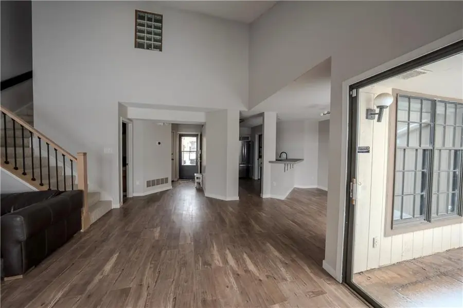 12211 Holmes Lane, Kansas City, MO 64146 - Image #2