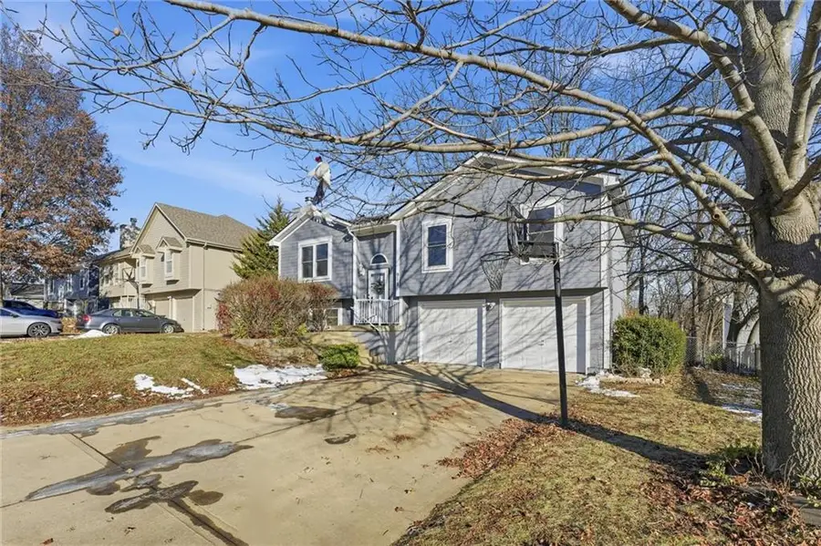 918 SE Kingscross Road, Blue Springs, MO 64014 - Image #2