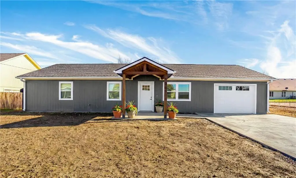 209 N Hawthorn Street, Adrian, MO 64720 - Image #1