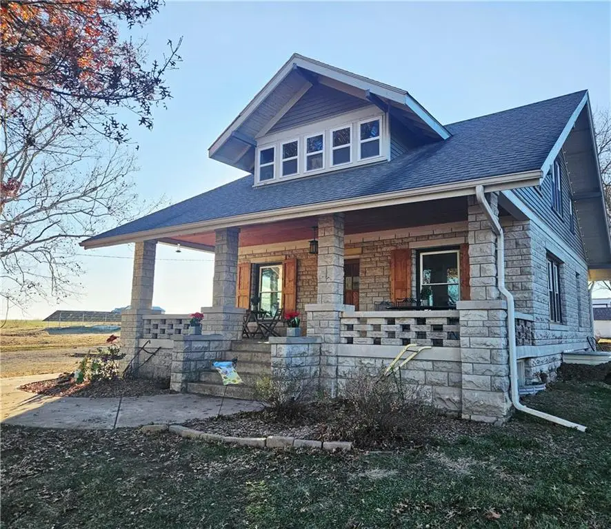 33253 Cedar Niles Road, Paola, KS 66071 - Image #1