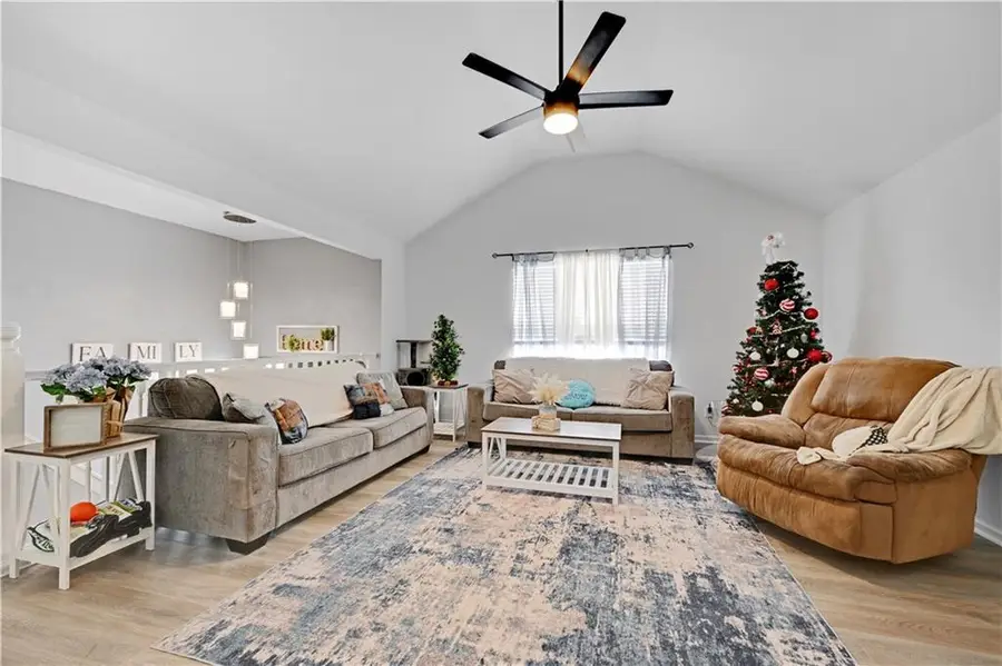 546 Hithergreen Drive, Lansing, KS 66043 - Image #2