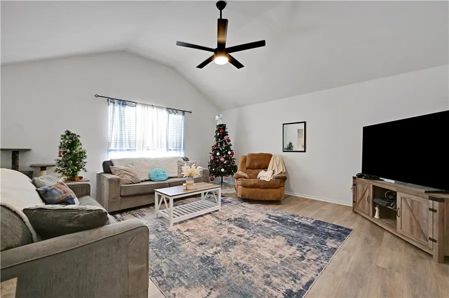 546 Hithergreen Drive, Lansing, KS 66043 - Image #3