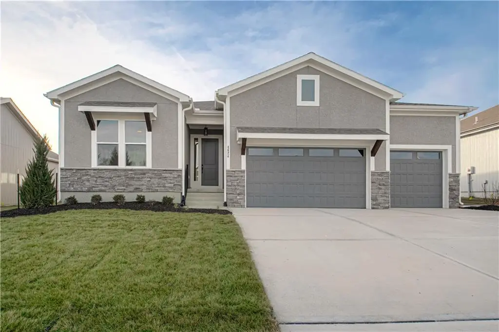 4624 SW Robinson Drive, Lees Summit, MO 64083 - Image #1