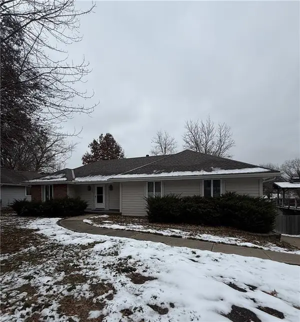 6225 NE Normandy Drive, Gladstone, MO 64118
