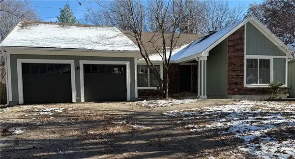 707 SW Savannah Drive, Lee's Summit, MO 64081