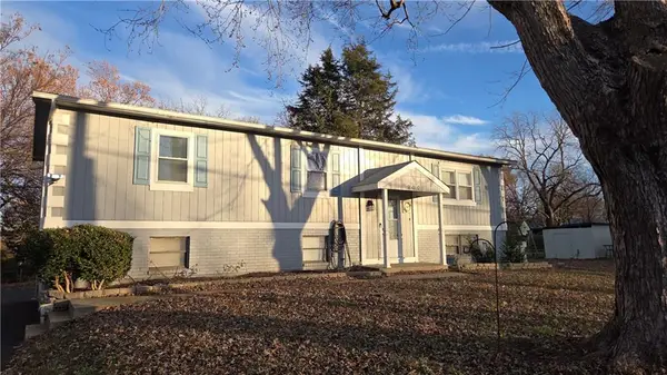 900 North Walker Ln Street, Olathe, KS 66061