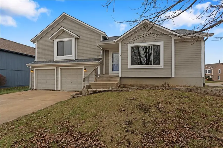 509 S Stone Creek Drive, Gardner, KS 66030 - Image #2