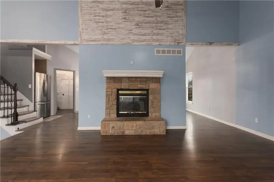 509 S Stone Creek Drive, Gardner, KS 66030 - Image #3