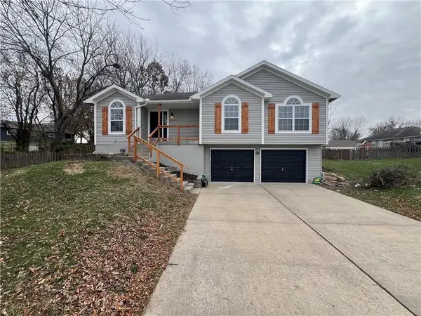 4902 NW Nantucket Drive, Blue Springs, MO 64015