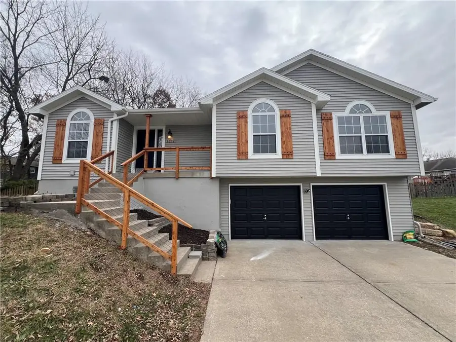 4902 NW Nantucket Drive, Blue Springs, MO 64015 - Image #2