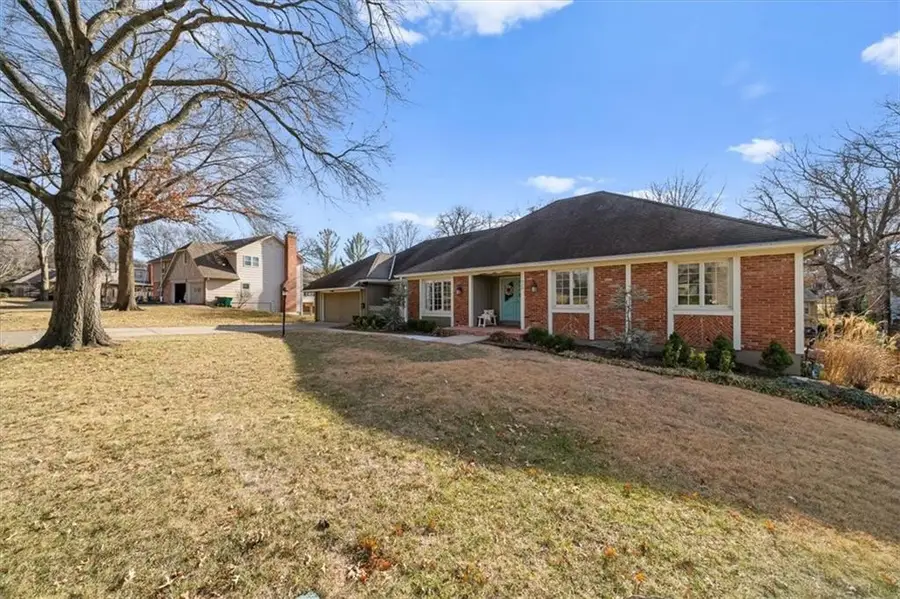 11330 Jarboe Street, Kansas City, MO 64114 - Image #3