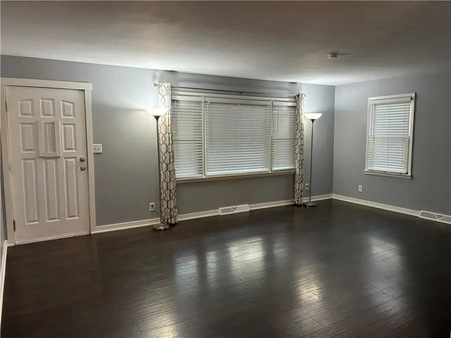 1809 W Main Street, Blue Springs, MO 64015 - Image #2